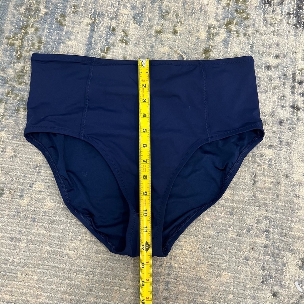 Lands End high waisted extra supportive swim bottoms in navy. - Picture 3 of 8